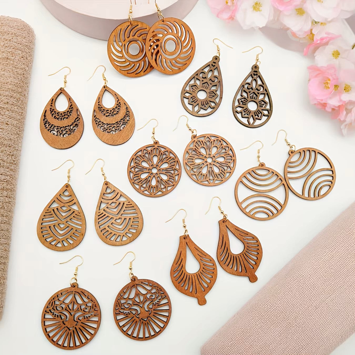 Boucles d'oreilles élégantes à pendentif creux en bois irrégulier marron