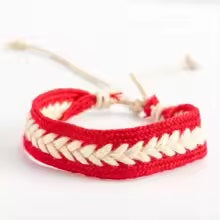 Bracelet d'amitié brodé en corde tressée de style bohème en macramé tissé à la main pour femme