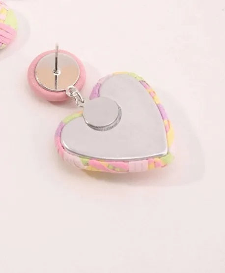Boucles d'oreilles en raphia tissé multicolore pour femme en forme de cœur