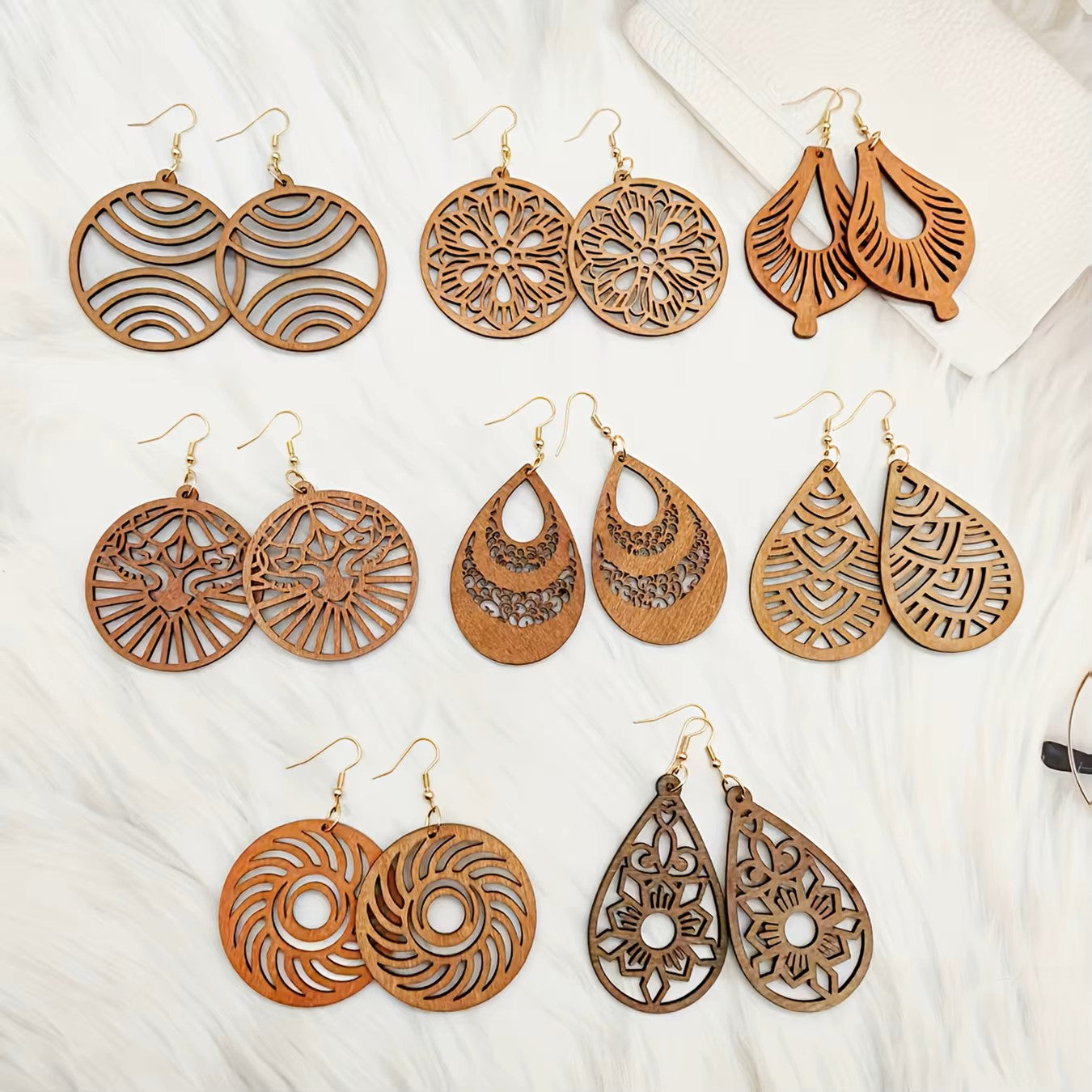 Boucles d'oreilles élégantes à pendentif creux en bois irrégulier marron