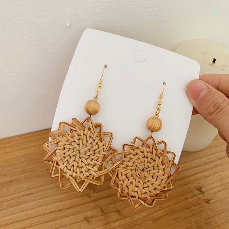 Boucles d'oreilles en rotin bois tissé forme Soleil naturel élégant
