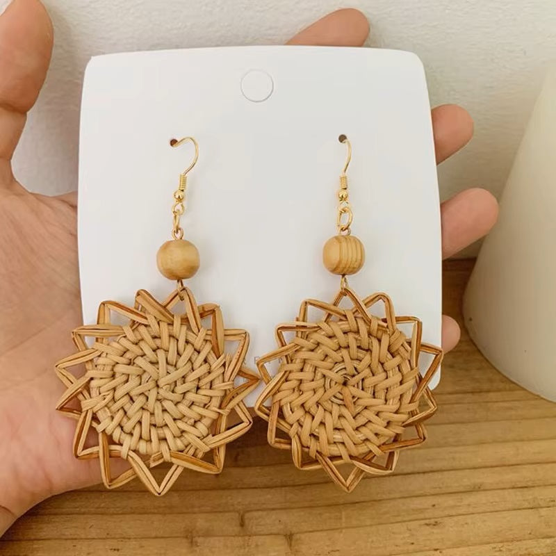 Boucles d'oreilles en rotin bois tissé forme Soleil naturel élégant